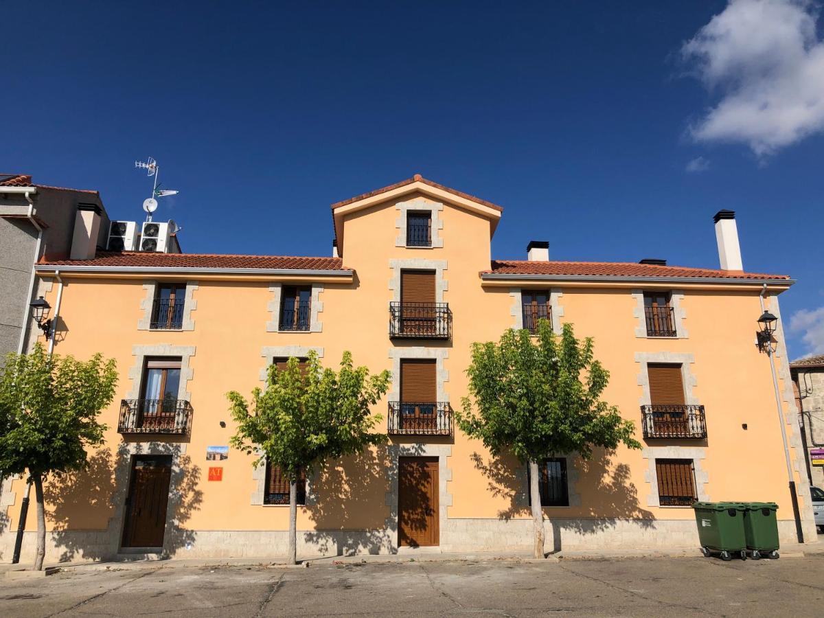 Apartamentos Turisticos Escorraladas Baltanás Eksteriør bilde